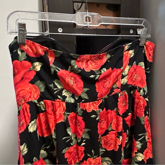 NWT Forever 21 Flowy Floral Strapless Dress. Red/L - Picture 6 of 8